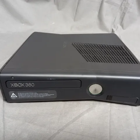 XBOX 360 GAMES CONSOLE IN BLACK