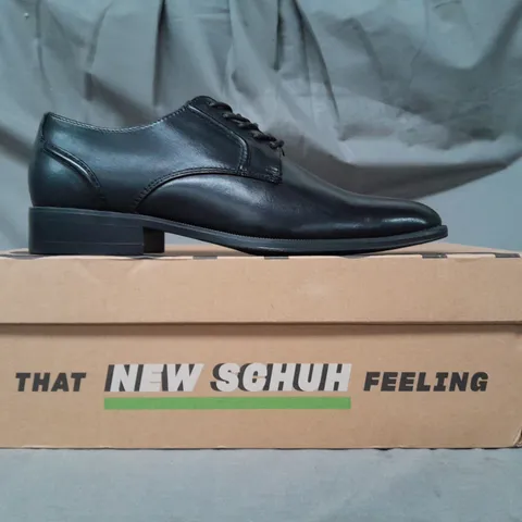 BOXED PAIR OF SCHUH REILLY LEATHER LACE-UP SHOES IN BLACK UK SIZE 7