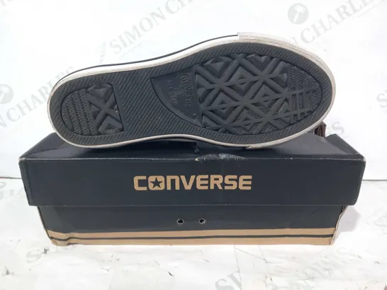 BOXED PAIR OF CONVERSE KIDS SHOES IN MOSS GREEN UK SIZE 12