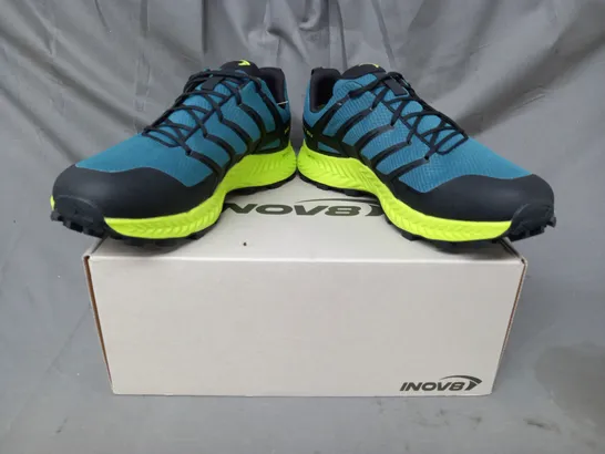 BOXED PAIR OF INOV8 ROCLITE GTX SHOES IN DARK OCEAN/BLACK/LIME UK SIZE 13