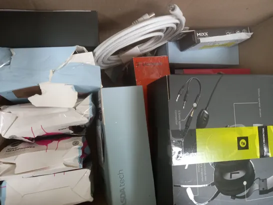 BOX OF APPROXIMATELY 15 ASSORTED ELECTRICAL ITEMS TO INCLUDE WIRELESS HEADPHONES, USB PC HEADSET, LIGHT BAR, ETC