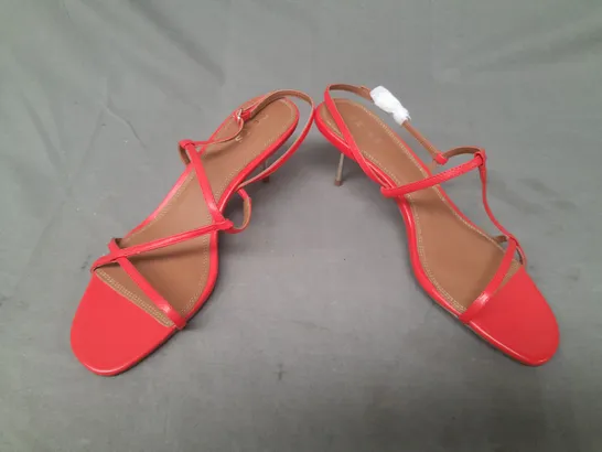 BOXED PAIR OF REISS OPEN TOE LOW HEEL STRAPPY SANDALS IN RED EU SIZE 40