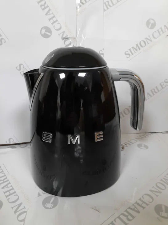 BOXED SMEG KETTLE 2017 BLACK RRP £129