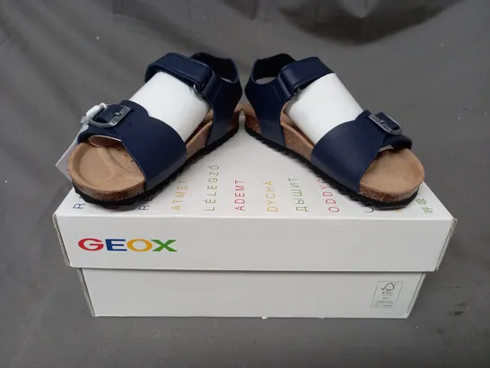 BOXED PAIR OF GEOX KIDS OPEN TOE SANDALS IN NAVY UK SIZE 7.5