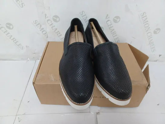 BOXED PAIR OF DUNE LONDON GILLIARD FLATFORM SLIPPER CUT LOAFERS IN BLACK SIZE 6