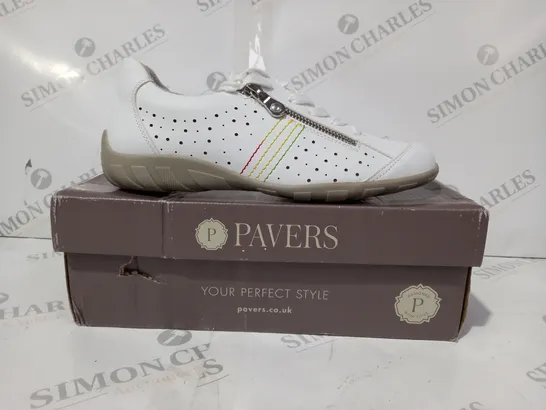 BOXED PAIR OF PAVERS SHOES IN WHITE SIZE 6