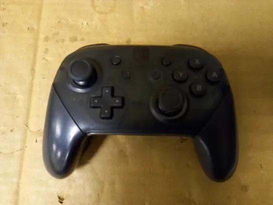 NINTENDO SWITCH PRO CONTROLLER - BLACK