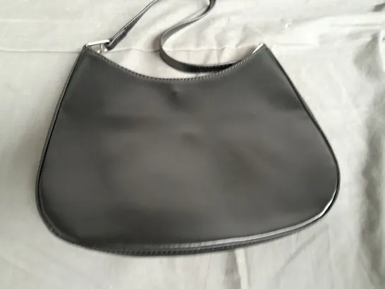 PRADA HAND BAG IN BLACK 