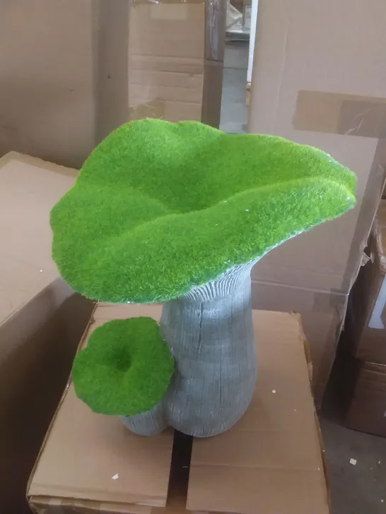 BOXED FAUX MOSS TOADSTOOL