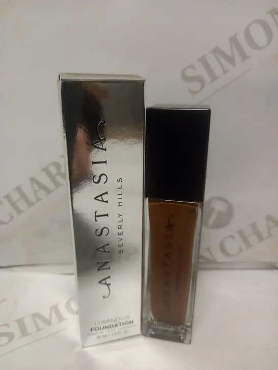 LOT TO CONTAIN APPROX. 10 X 30ML ANASTASIA BEVERLY HILLS LUMINOUS FOUNDATION 520W