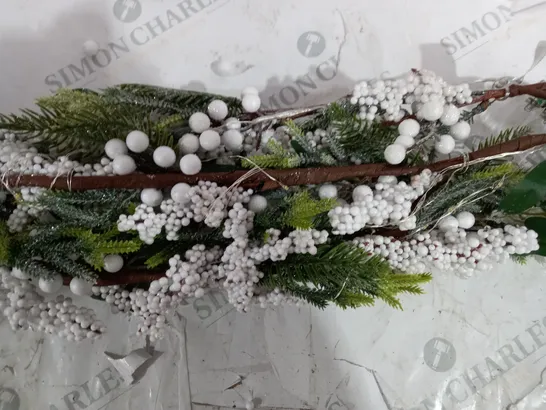 HOME REFLECTIONS 135CM PRELIT BERRY GARLAND WHITE