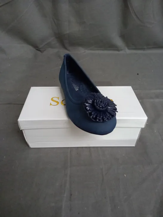 BOX OF 12 PAIRS OF SCINTILLA GIRLS BALLET FLAT SHOES IN NAVY - VARIOUS SIZES