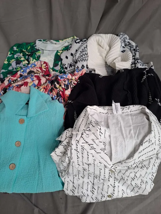 BOX OF APPROX 20 ASSORTED CLOTHING ITEMS TO INCLUDE - DRESSES, SHIRTS, CARDIGAN ETC