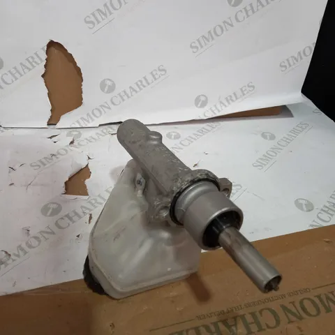 MERCEDES - BENZ C-CLASS BRAKE MASTER CYLINDER 