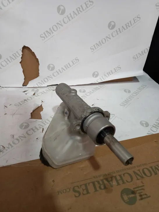 MERCEDES - BENZ C-CLASS BRAKE MASTER CYLINDER 