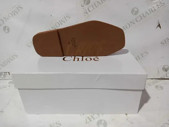 BOXED PAIR OF CHLOÉ SANDALS IN BROWN EU SIZE 39