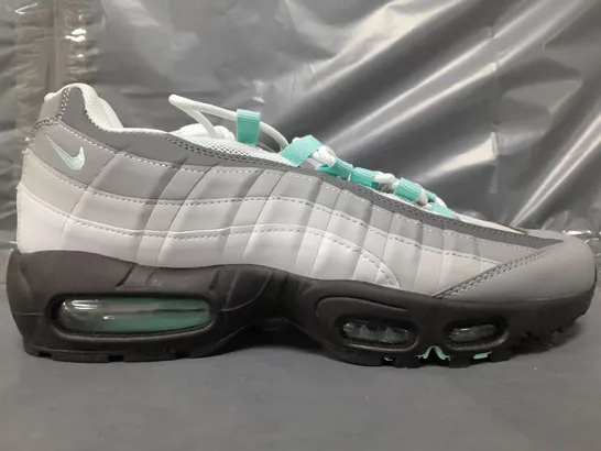 BOXED PAIR OF NIKE AIR MAX ESSENTIAL SHOES IN WHITE/GREY/CYAN UK SIZE 7.5