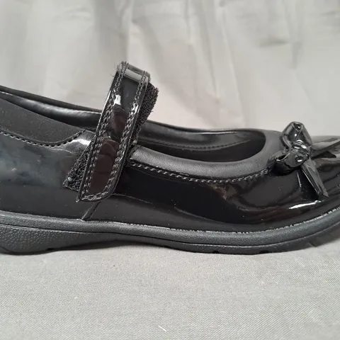 BOXED PAIR OF CLARKS SHOES IN GLOSSY BLACK UK SIZE 1