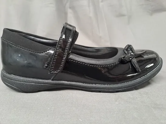 BOXED PAIR OF CLARKS SHOES IN GLOSSY BLACK UK SIZE 1