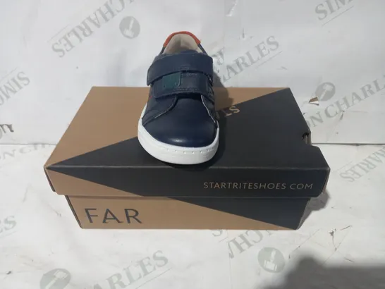 BOXED PAIR OF START RITE EXPLORE KIDS VELCRO STRAP TRAINERS IN NAVY EU SIZE 23