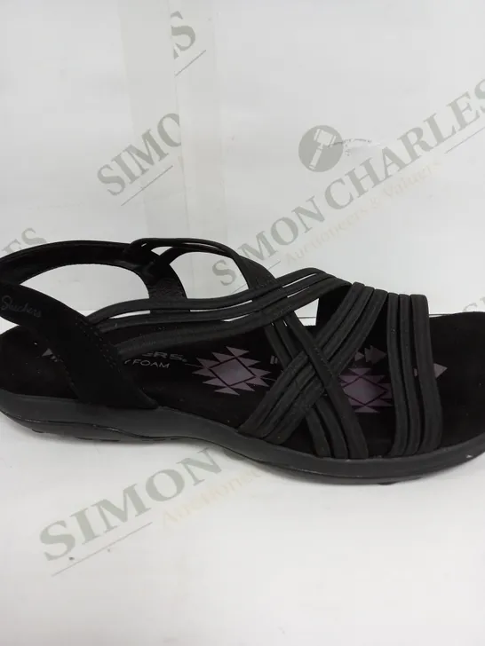 BOXED SKECHERS VEGAN SANDALS SIZE UNSPECIFIED