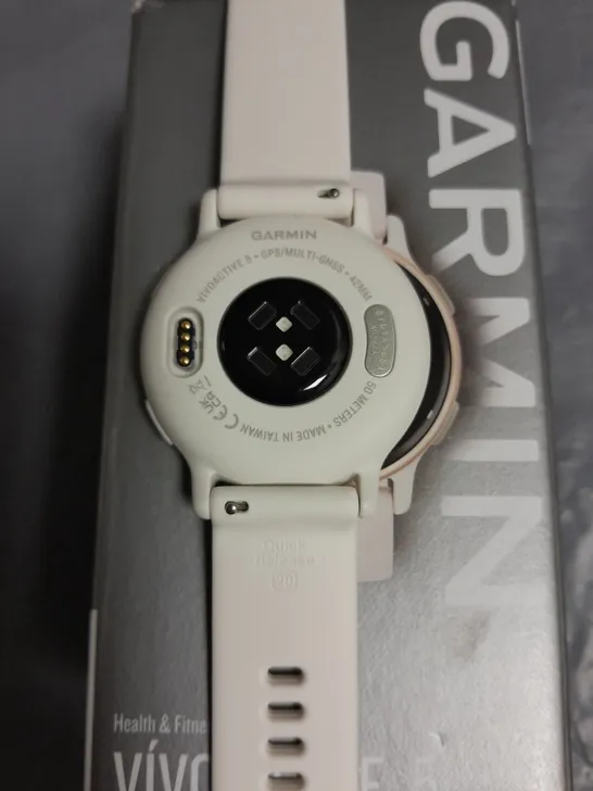 BOXED GARMIN VIVOACTIVE 5 HEALTH AND FITNESS GPS SMARTWATCH - WHITE