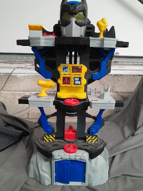 IMAGINEXT DC SUPER FRIENDS TRANSFORMING BATCAVE 