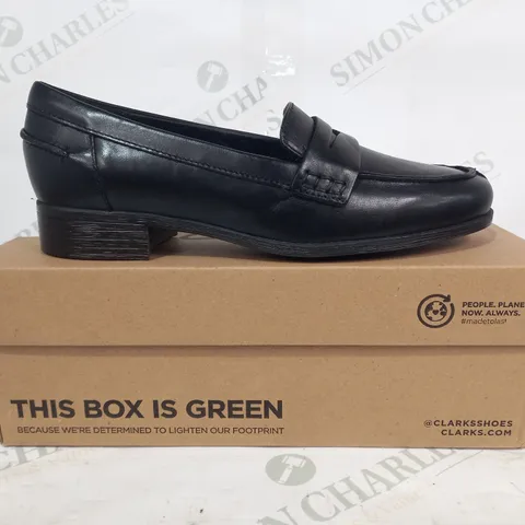 BOXED PAIR OF CLARKS HAMBLE LOAFERS IN BLACK UK SIZE 3.5