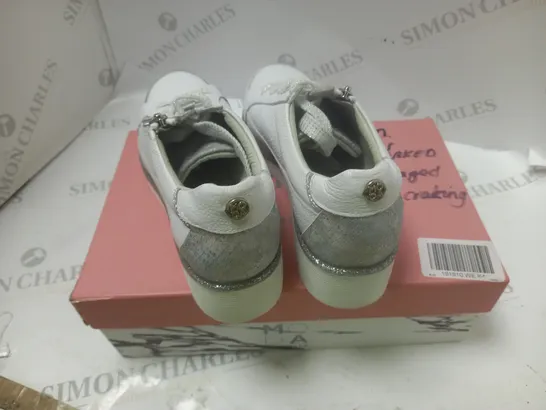 BOXED WHITE GENE WEDGE TRAINERS WITH LACE AND ZIP