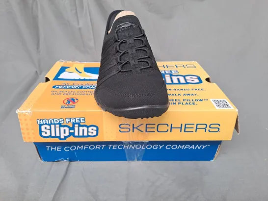 BOXED PAIR OF SKECHERS SLIP-INS IN BLACK SIZE 5.5