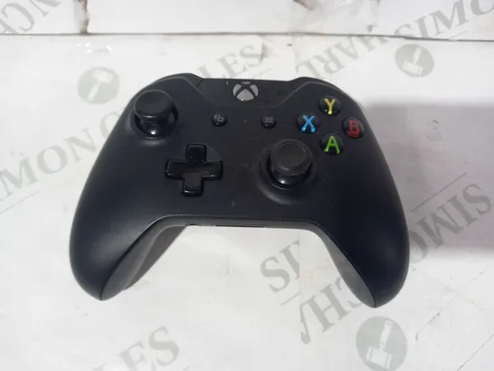 MICROSOFT XBOX CONTROLLER IN BLACK