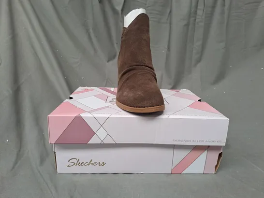 BOXED PAIR OF SKECHERS LADIES WATER RESISTANT SUEDE BROWN BOOTS SIZE 5.5