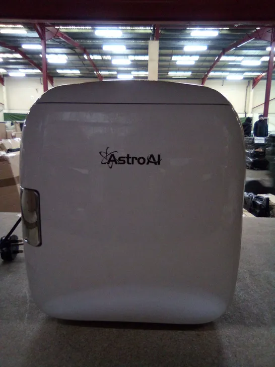 ASTROAI MINI FRIDGE IN WHITE 