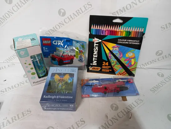 BOX OF APPROX 20 ASSORTED TOYS TO INCLUDE - LEGO CITY BAG, ANGEL TAROT CARDS, BIC COLOURED PENCILS ETC