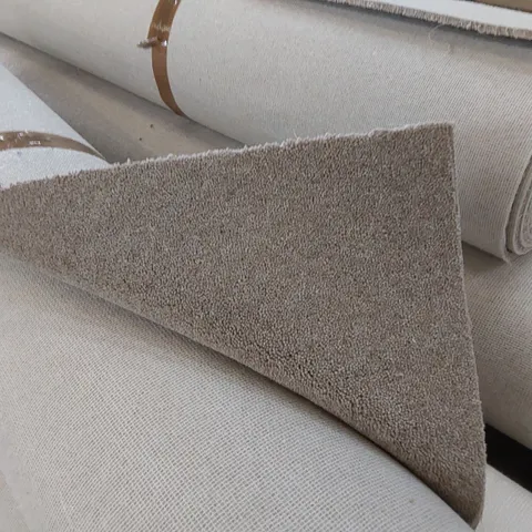 ROLL OF QUALITY ROSENDALE CROPTON CARPET // SIZE: APPROX. 1.16 X 5m