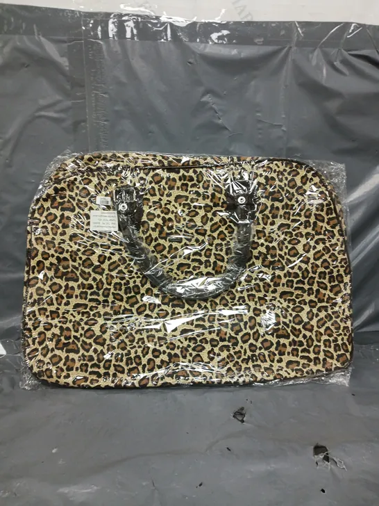 BOX OF APPROX 25 ASSORTED LEOPARD PRINT HANDBAGS 