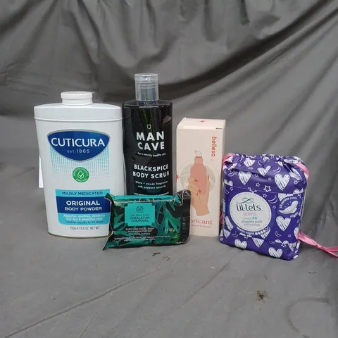 APPROXIMATELY 20 ASSORTED COSMETIC PRODUCTS TO INCLUDE LIL-LETS PADS , CUTICURA BODY POWDER, AND MANCAVE BODY SCRUB