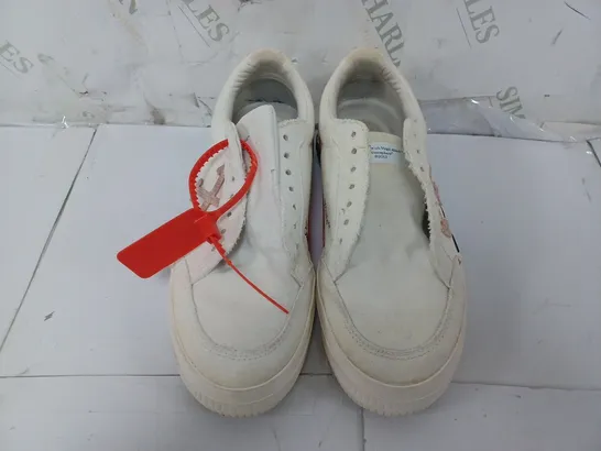 PAIR OF OFF WHITE VIRGIL ABLOH SHOES IN WHITE - "38"