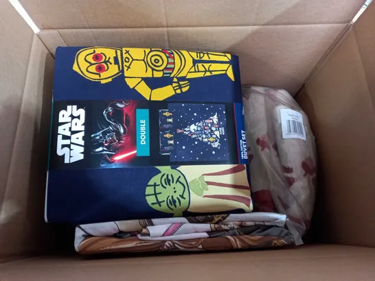 BOX OF APPROX 8 ASSORTED ITEMS TO INCLUDE - STAR WARS DUVET DOUBLE - HARRY POTTER DUVET - SQUIRREL BATH MAT ECT