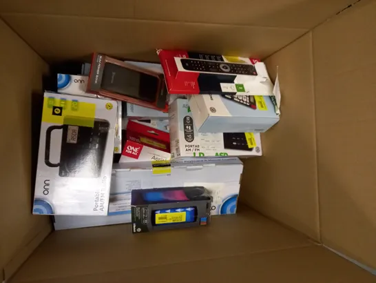 LOT OF APPROX 20 ASSORTED ELECTRICAL ITEMS TO INCLUDE POWER BANK, USB CABLE, UNIVERSAL LONG ARM WINDSHEILD MOUNT ETC