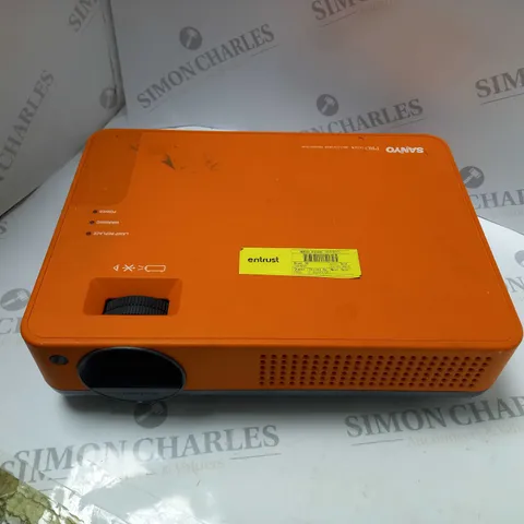 SANYO PROXTRAX PROJECTOR PLC-XE32