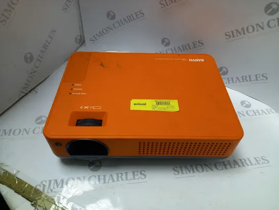 SANYO PROXTRAX PROJECTOR PLC-XE32