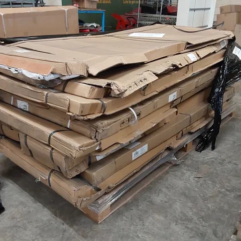 PALLET OF ASSORTED BATHROOM FURNITURE/FITTINGS PARTS INCLUDING; PAVO SIDE PANELS, VOLAN WET ROOM PANELS ECT