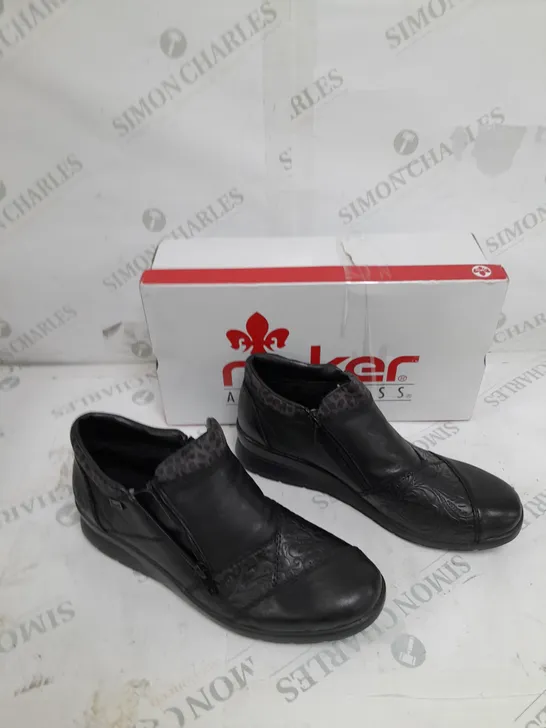 BOXED PAIR RIEKER LEATHER DOUBLE ZIP WATER RESISTANT BOOTS IN BLACK SIZE 6.5 