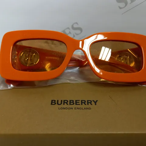 BOXED BURBERRY SUNGLASSES WITH CASE