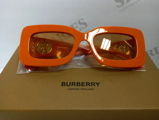 BOXED BURBERRY SUNGLASSES WITH CASE