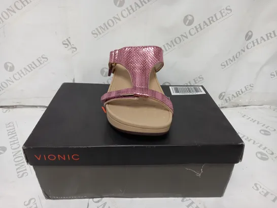 BOXED PAIR OF VIONIC ELLIE SANDALS PINK/METALLIC SIZE 7