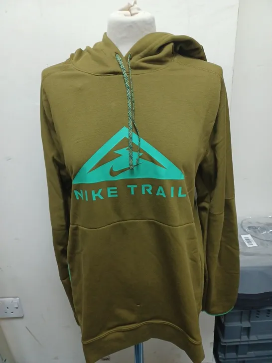 MENS NIKE TRAIL DRI-FIT JUMPER IN OLIVE GREEN - SIZE MEDIUM