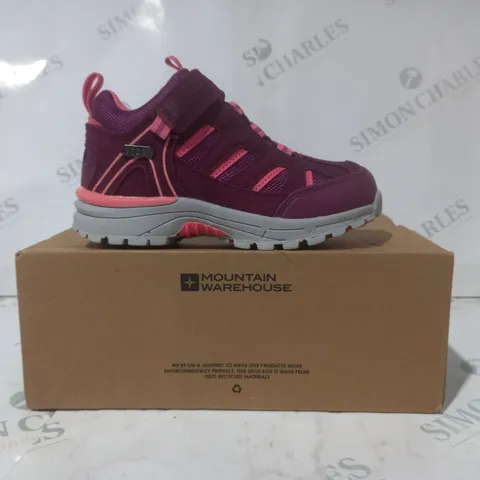 BOXED PAIR OF MOUNTAIN WAREHOUSE OUTDOOR KIDS BOOTS IN BERRY COLOUR UK SIZE 10