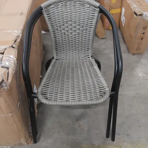 SET OF 2 GARDEN CHAIRS 